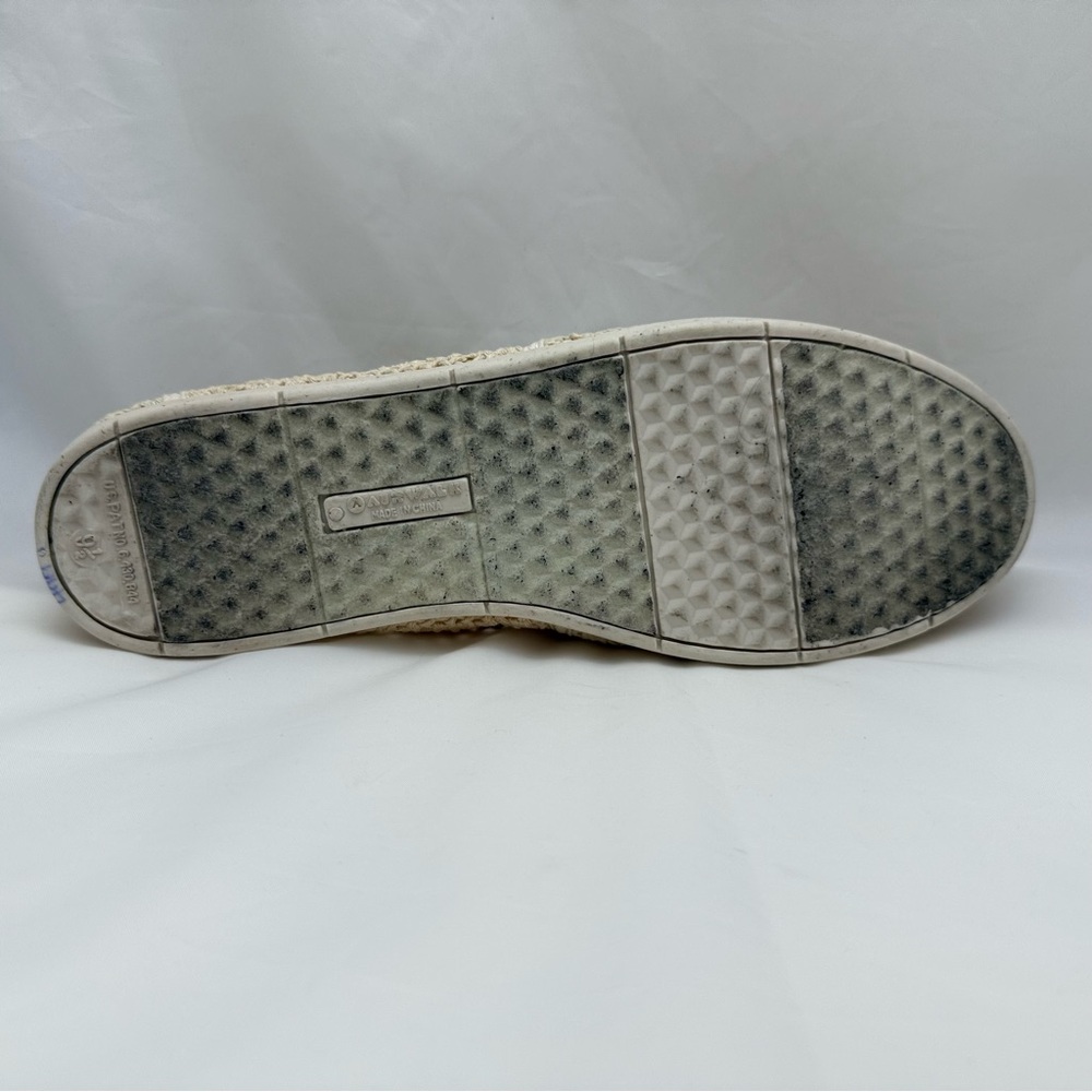 Cream Crochet Slip-On Flats Boho Grandmacore VTG Inspired Size 9.5 Airwalk 🧡 - Picture 8 of 10